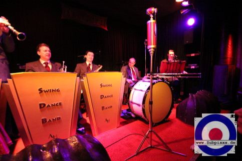 Andrej Hermlin and His Swing Dance Orchestra (D) Swing It Again Baby - McCormacks Ballroom, Leipzig 04. Dezember 2009 (2).JPG